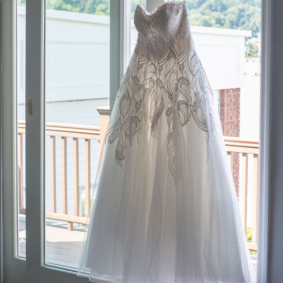 Couture Eddy K wedding gown in a size 8 - Picture 2 of 3